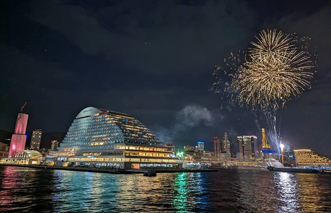 神戸の美しい夜景と「みなとHANABI」を船上から楽しめるナイトクルーズ